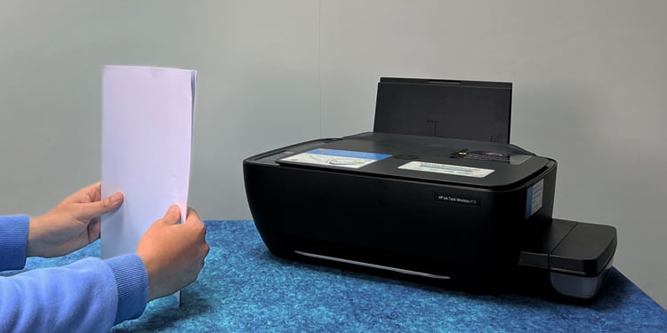 cómo-poner-papel-en-una-impresora-hp
