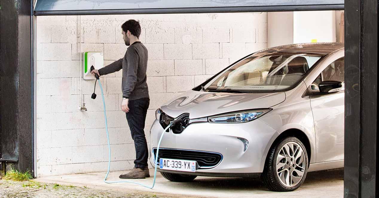 ¿Cómo y dónde se carga un coche eléctrico?
